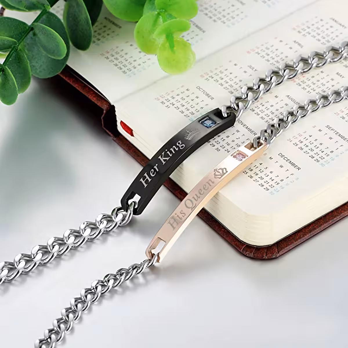 Romantisk present för par, armbandsset Her King och His Queen