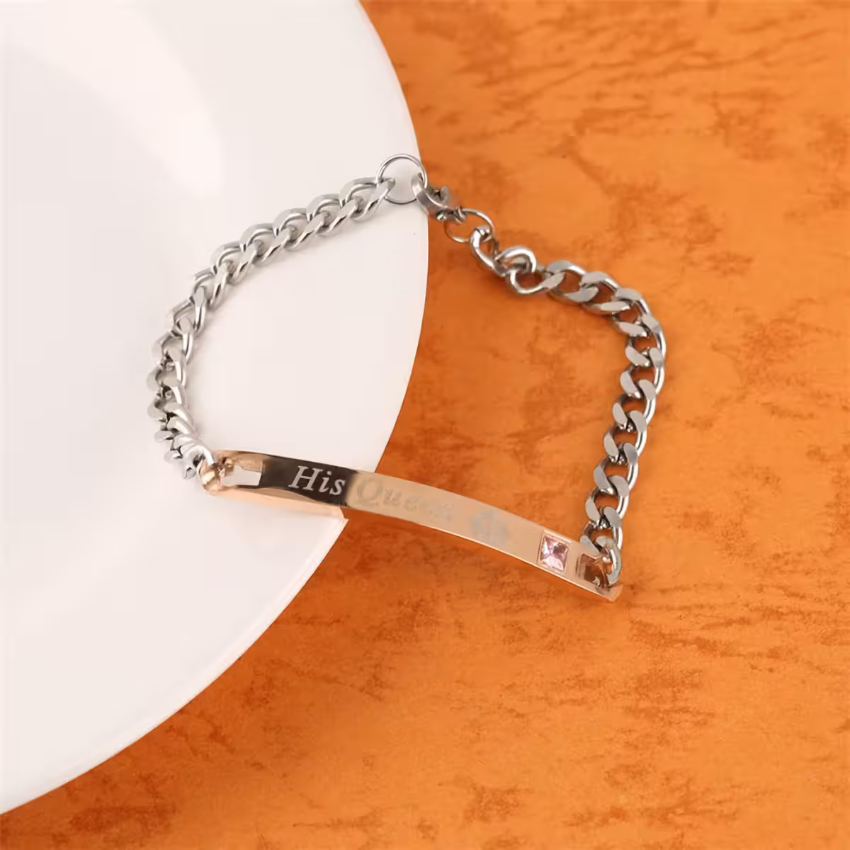 Armband med inskriptionen His Queen, feminint design, perfekt present