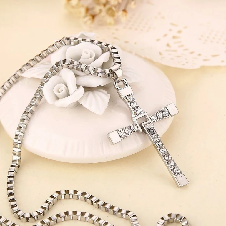 Bil- & urbanaccessoar – kors med syntetiska stenar