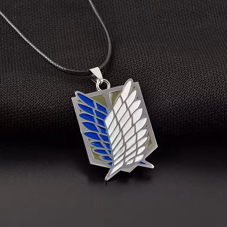 Anime-hänge Attack on Titan – halsband med silverkedja för manga- och cosplay-fans