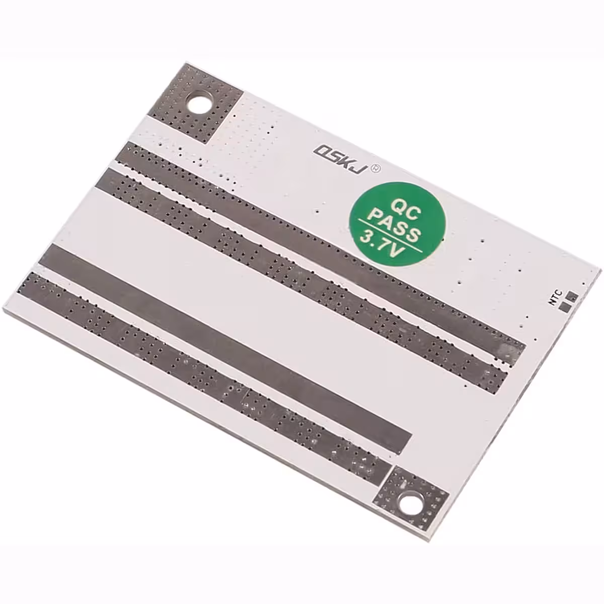 Bild på baksidan av BMS 5S 100A-kortet, med kretsbanor och lödningar