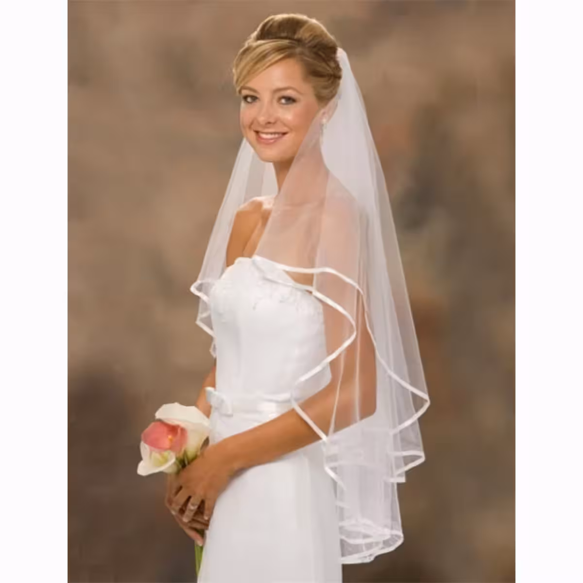 Fin vit slöja, idealisk för brud med raffinerad smak
