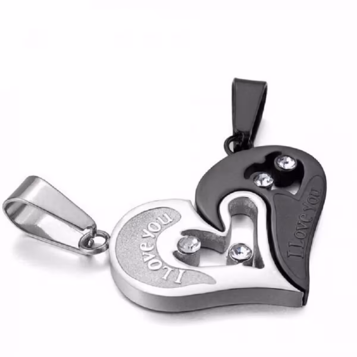 Två halsband med hjärthängen, lämpliga för par