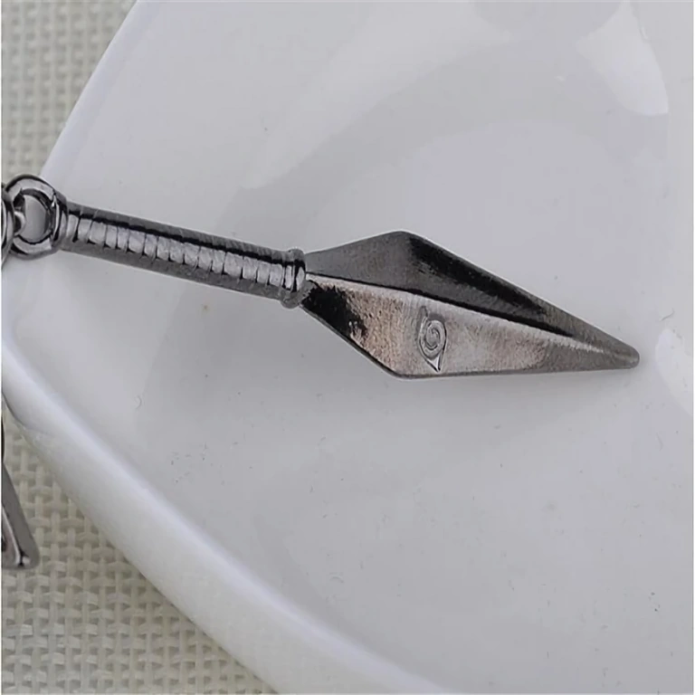 Kunai metallhänge med läderkedja