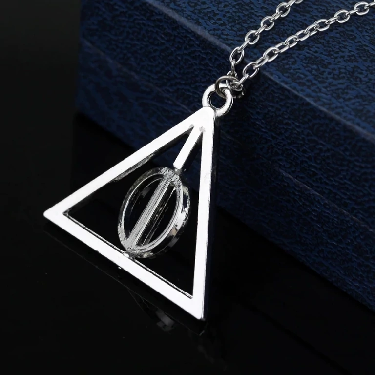 Silverhänge med Deathly Hallows-symbol