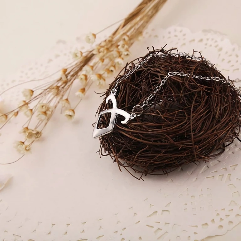 Runiskt hänge med änglasymbol, från filmen City of Bones