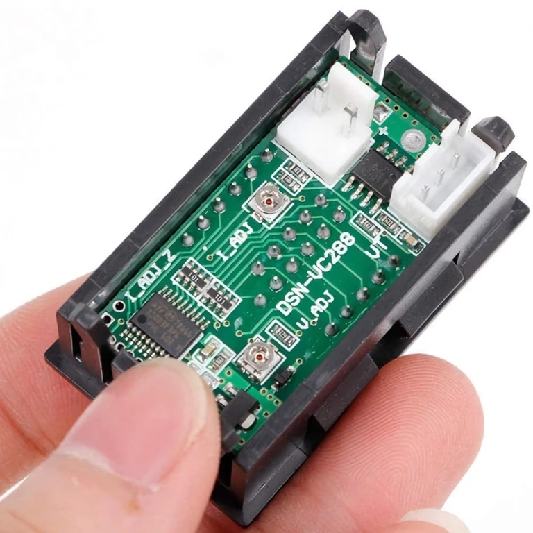 Paneldisplay för spänning och likström