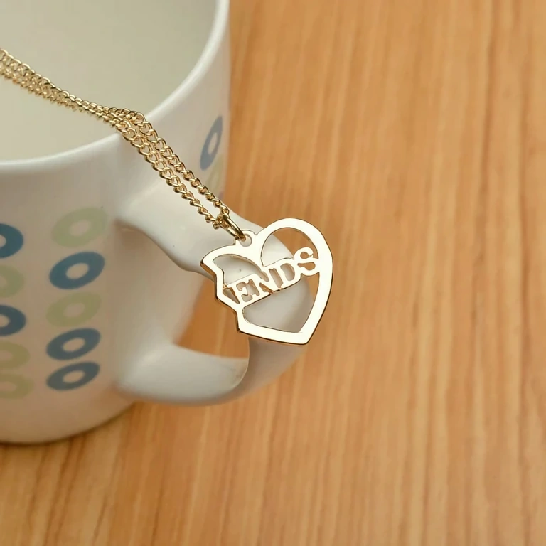 Tre gyllene kedjor för bästa vänner – hjärthängen
