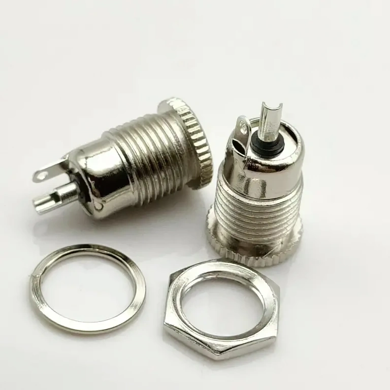 Kraftfull laddare för DIY och hemelektronik