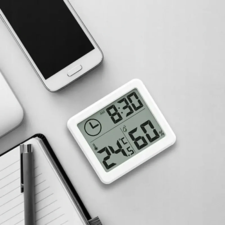 Enhet för klimatkontroll i rum, med LCD-skärm och modern design