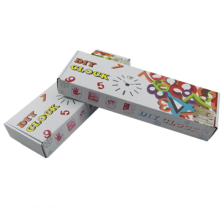 Väggklocka med akryl-spegelyta, dekorativ och funktionell