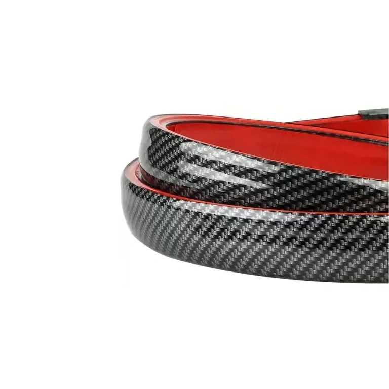 Spoiler med kolfiberutseende och LED-remsa för bromsljus