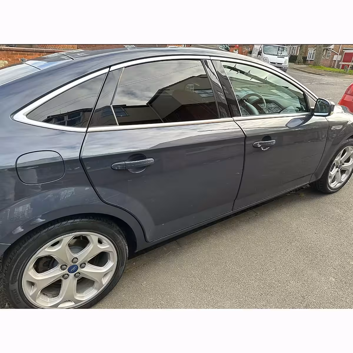 Gummilist för skydd av bilens sidodörrar