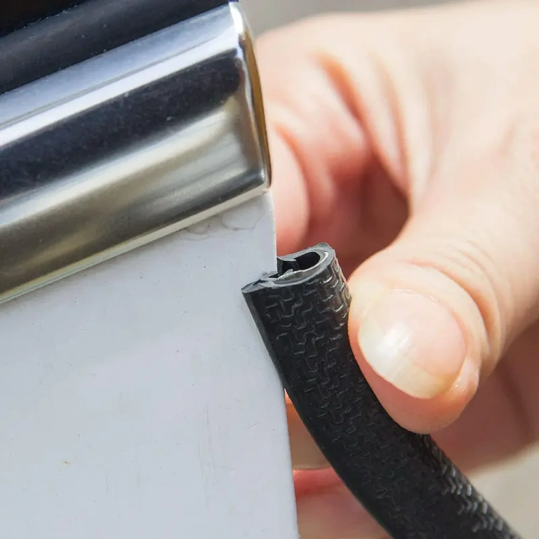 Gummitätningstejp för bildörrar Flexibel skyddslist för bildörrarnas kanter