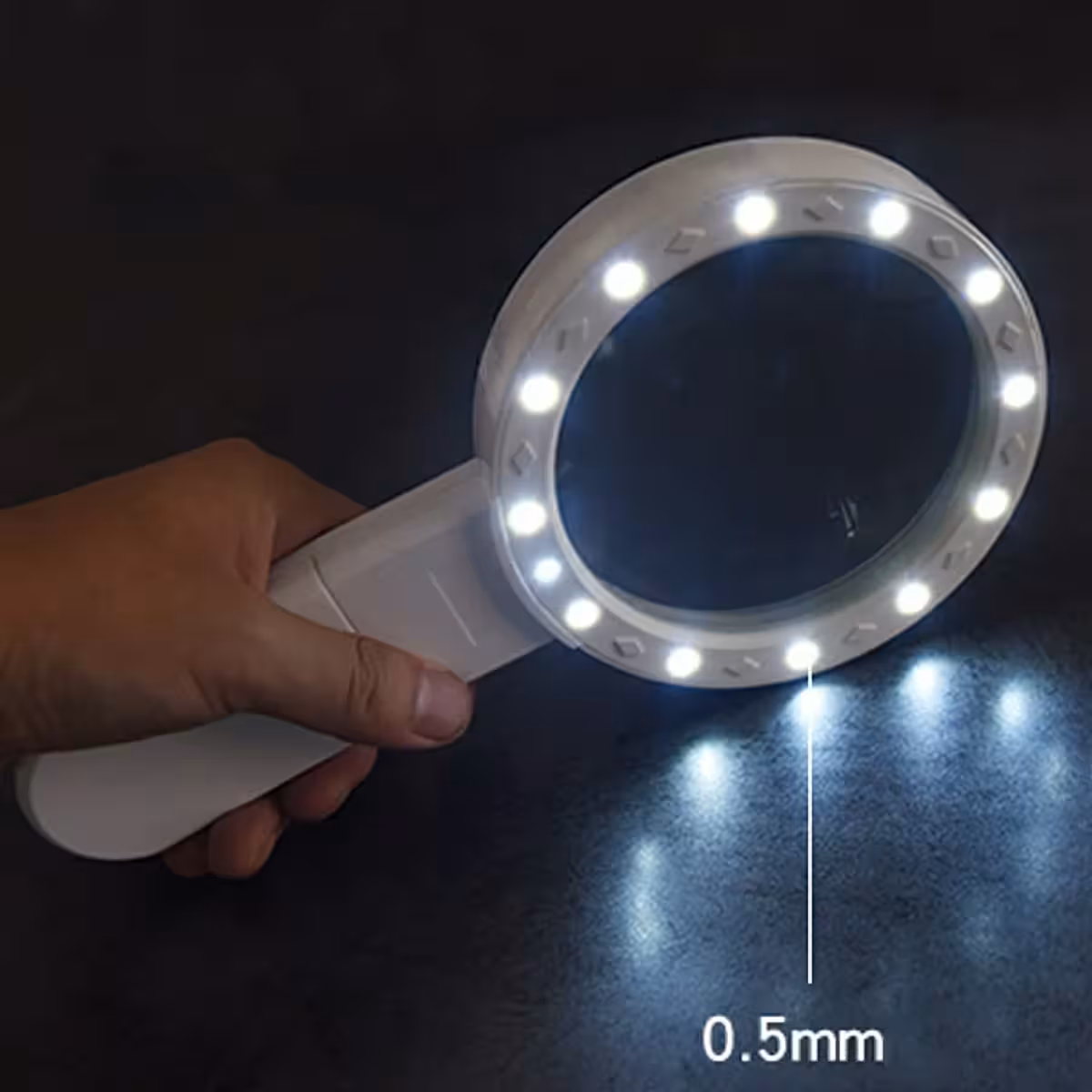 Förstoringsglas med UV-belysning för dokument- och sedelkontroll