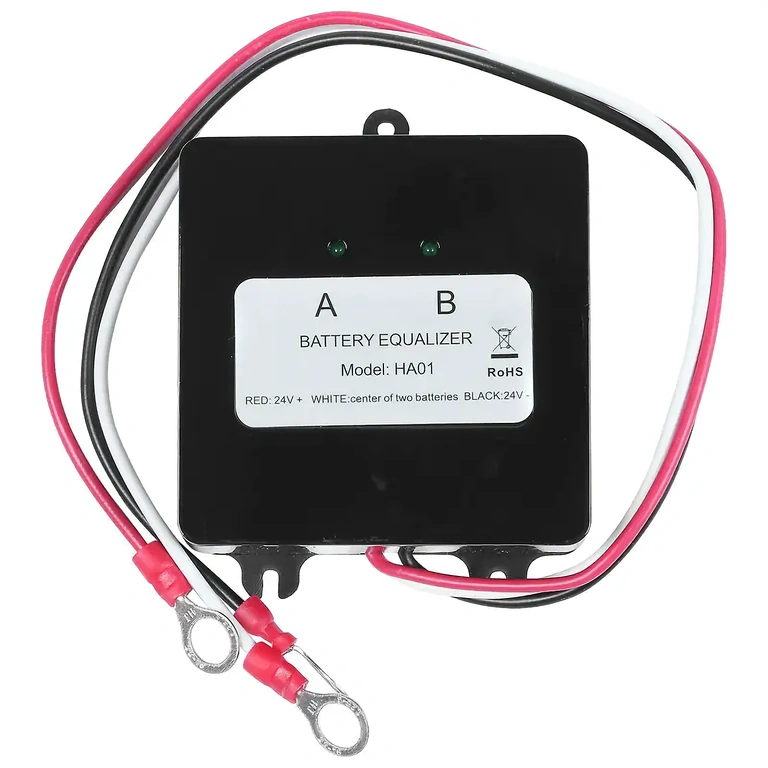 Automatisk enhet för spänningsbalansering i flerbatterisystem