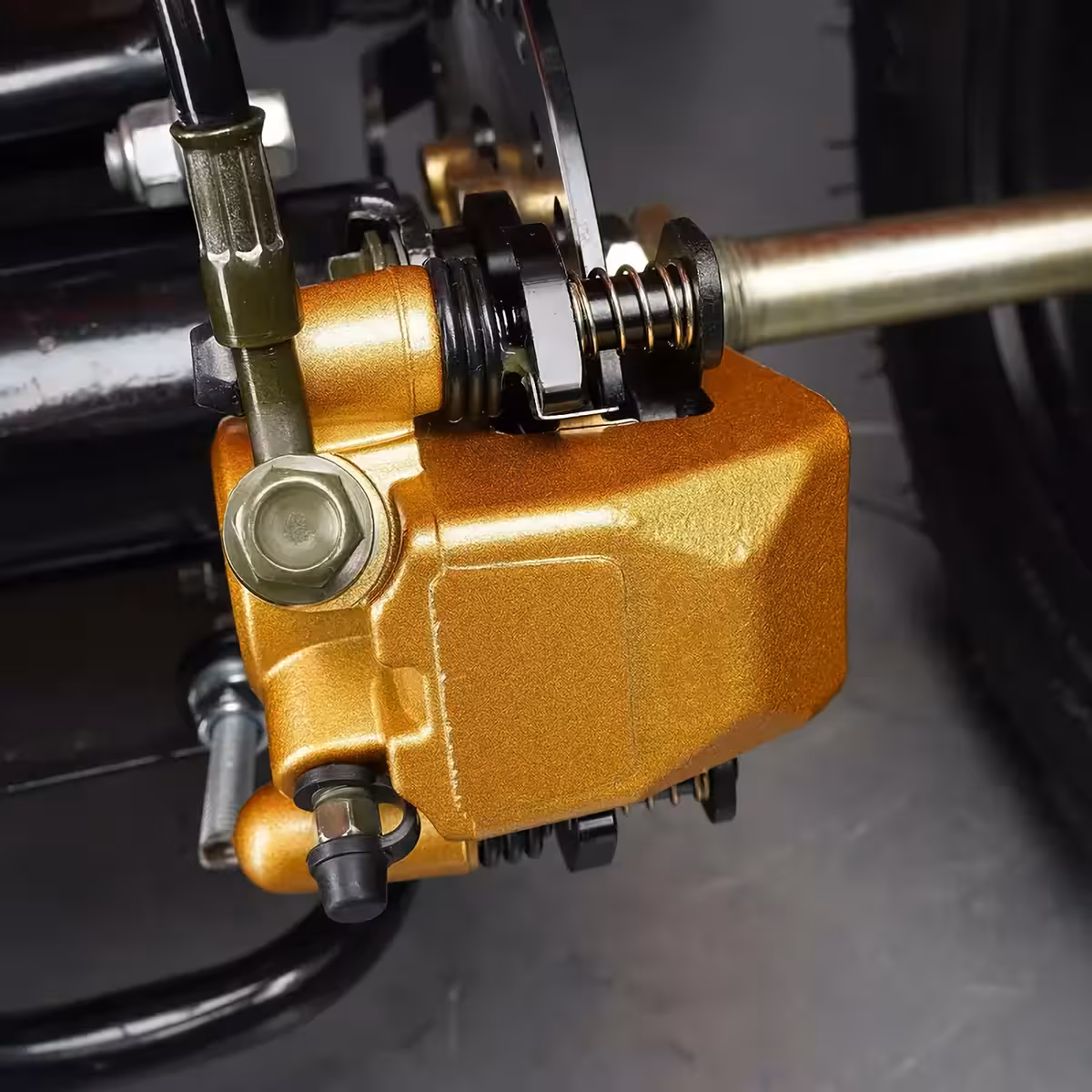 Legerad bromsok med bromsbelägg för off-road ATV