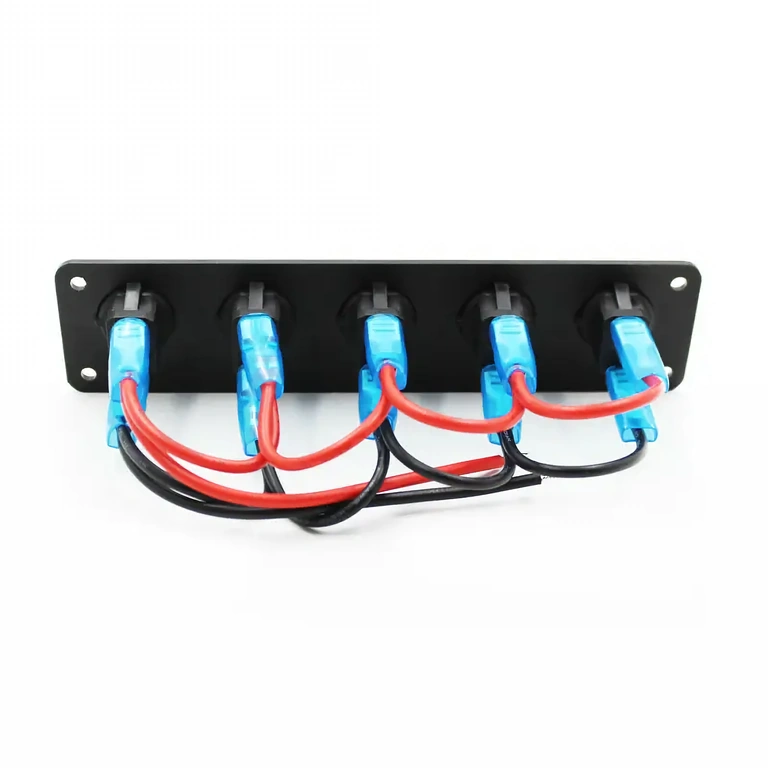 Detalj av bakre anslutning Elektriska kontakter på panelens baksida