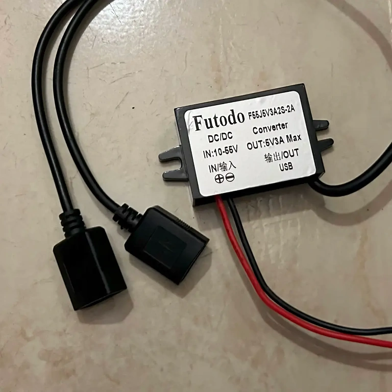 Dubbla USB-portar för samtidig laddning 5V 3A