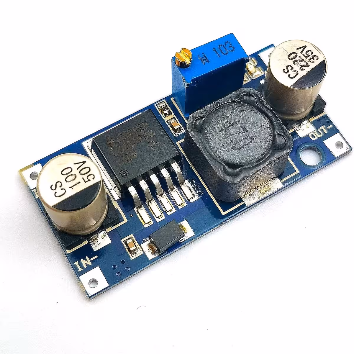 Framvy LM2596S-modul med synlig potentiometer