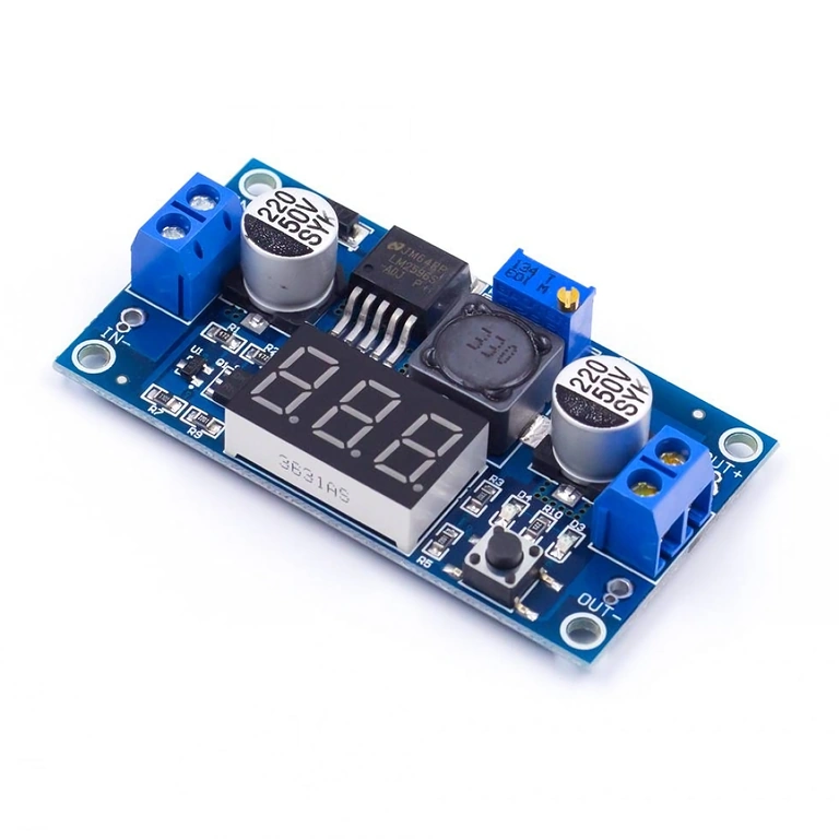 Närbild LM2596 step-down med display och spänningsjustering