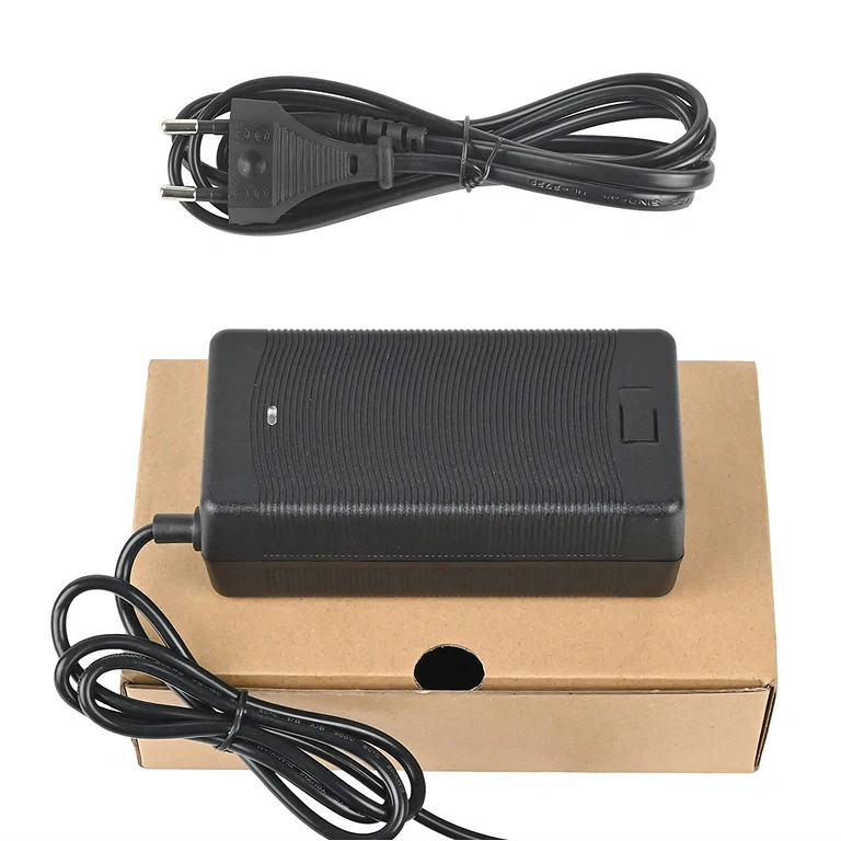 Laddare med IEC C13-kontakt 48V–54,6V 2A-laddare med IEC C13-kontakt, passar Citycoco och Harley elscooter