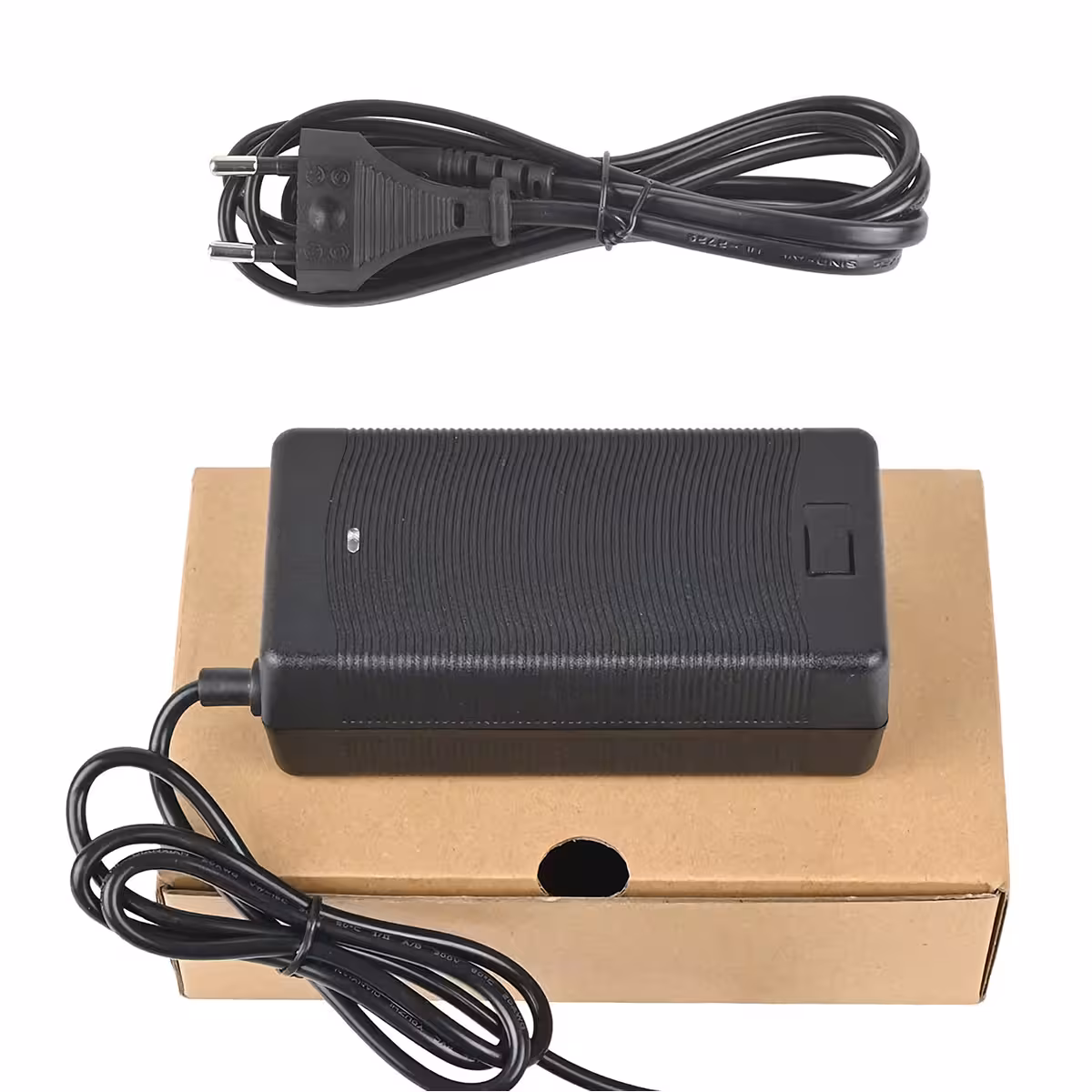 48V–54,6V 2A-laddare med IEC C13-kontakt, passar Citycoco och Harley elscooter