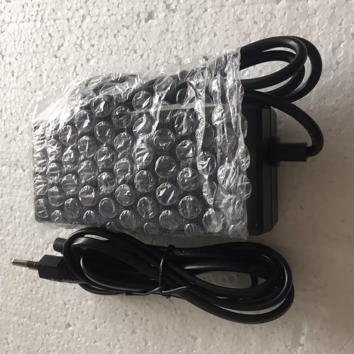 Generisk bild på 21V 2A Li-Ion-laddare – passar 18V Li-Ion-batterier och elverktyg