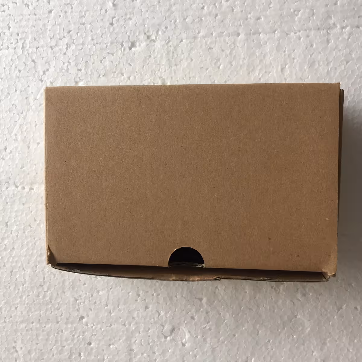 Förpackning för 21V 2A Li-Ion-laddare med DC 2,1×5,5 mm-kontakt, idealisk för elverktyg 18V