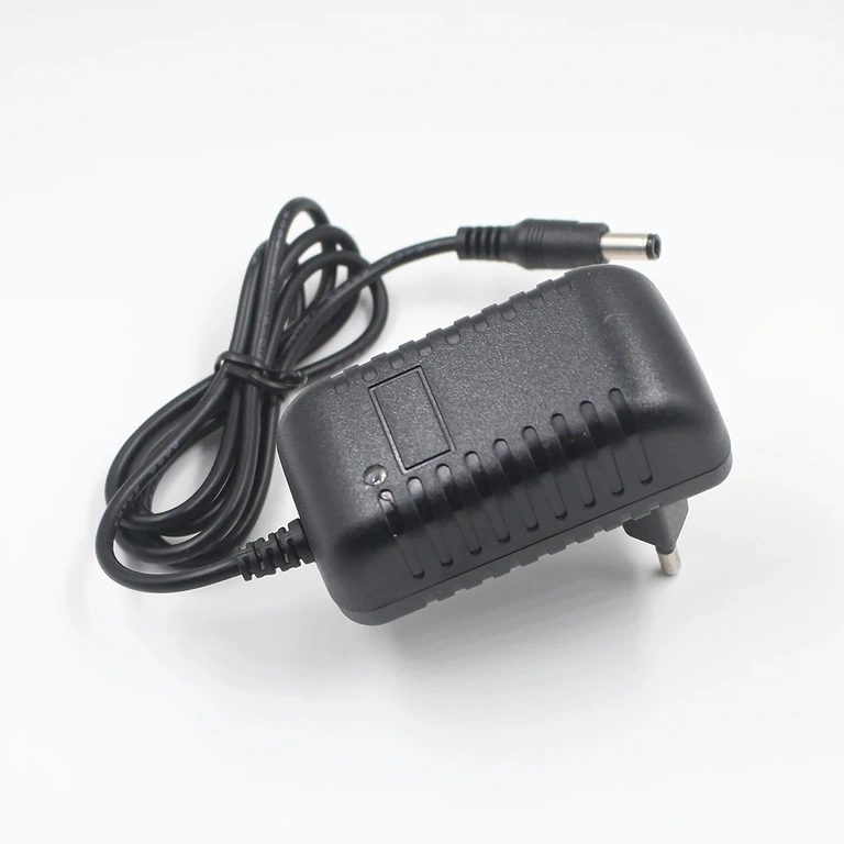 Laddare med LED-indikator LiFePO4-laddare med röd/grön LED för laddstatus