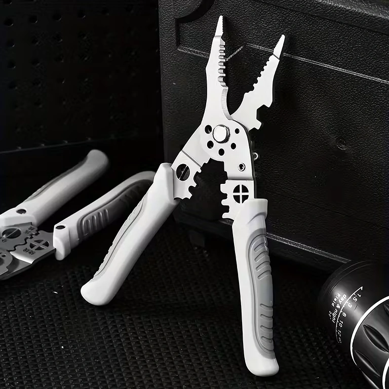 Kalibrerade hål för exakt avmantling av ledare i olika tjocklekar