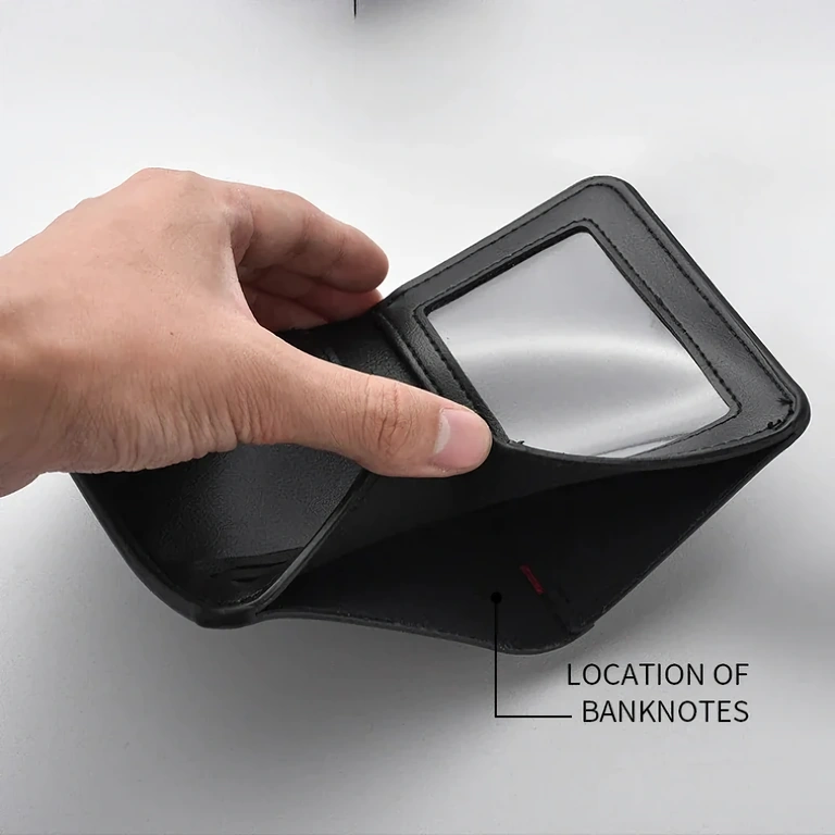 Kort- och ID-plånbok i äkta läder, tunn och elegant, hålls i handen