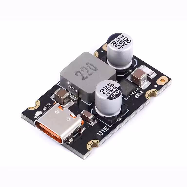 Frontvy av USB-C PD 65W-modulen med kontakt