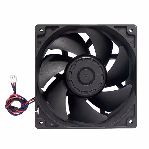 Framifrån av 120x120mm 24V axialfläkt